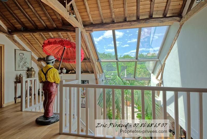 Maison - 240 m² - 8 pièces