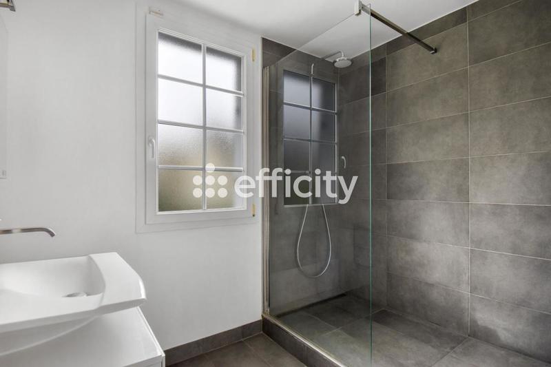 Pavillon - 247 m² - 7 pièces