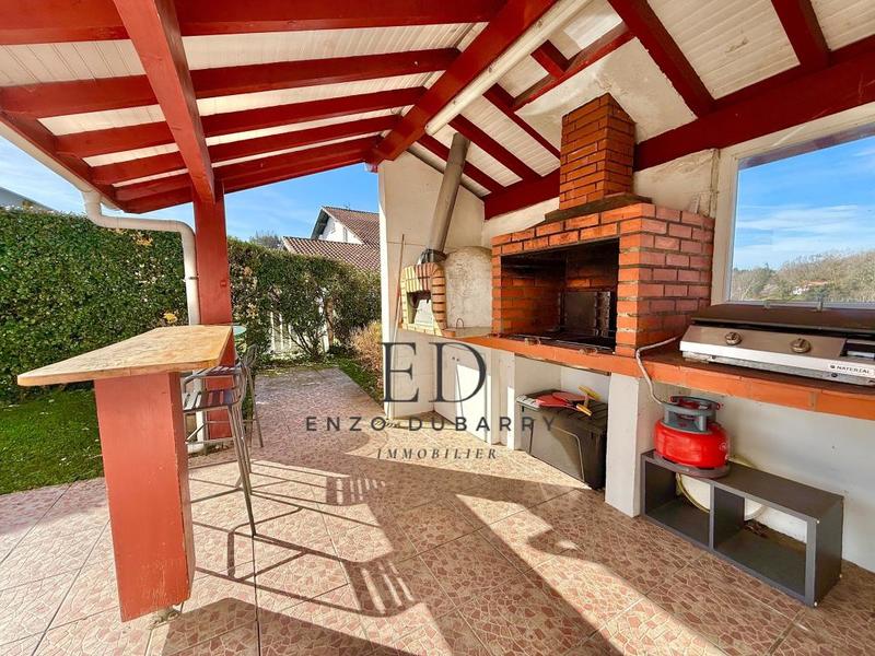 Maison - 230 m² - 8 pièces