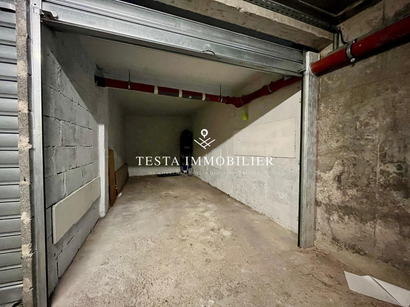 Parking / Garage - 12 m²