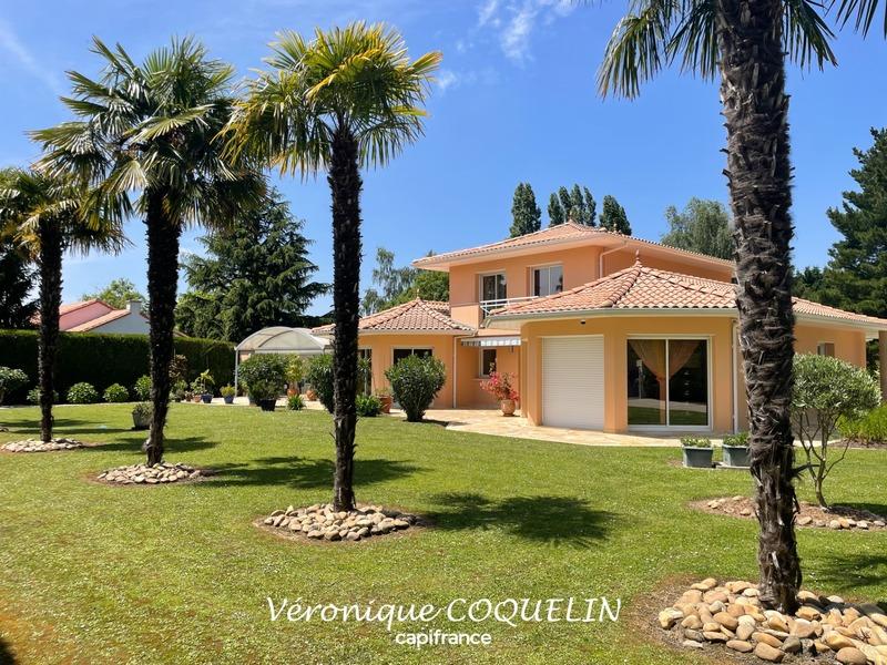 Villa - 240 m² - 7 pièces