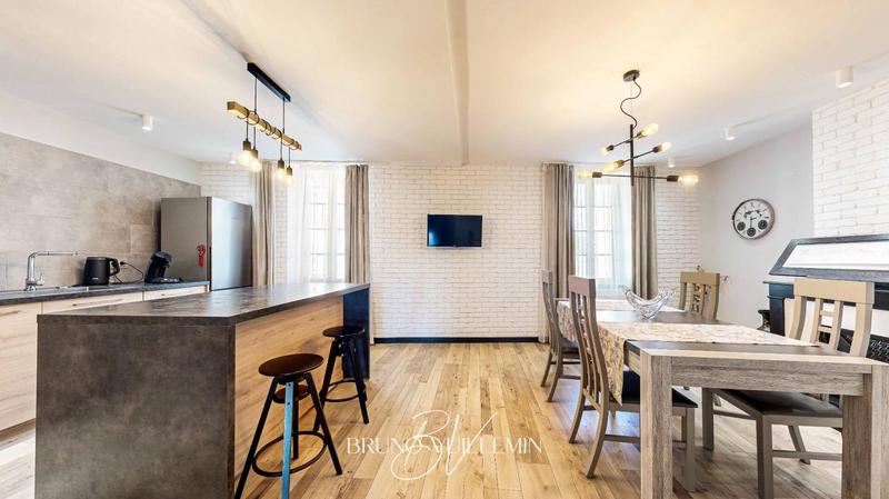 Demeure - 439 m² - 18 pièces