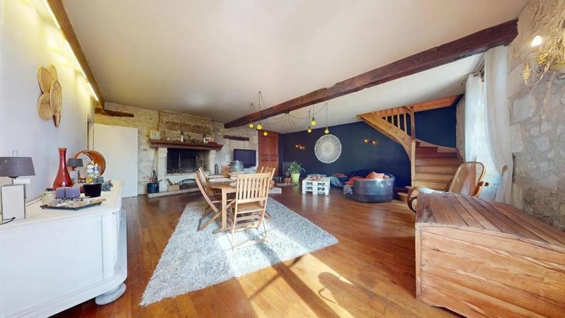 Maison en pierre - 265 m² - 7 pièces