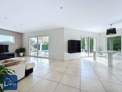 Maison - 258 m² - 8 pièces