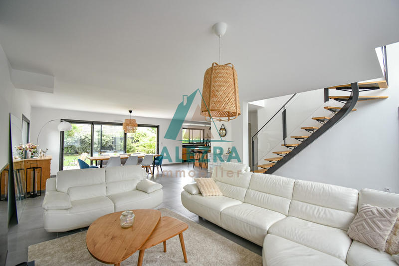 Maison - 181 m² - 7 pièces