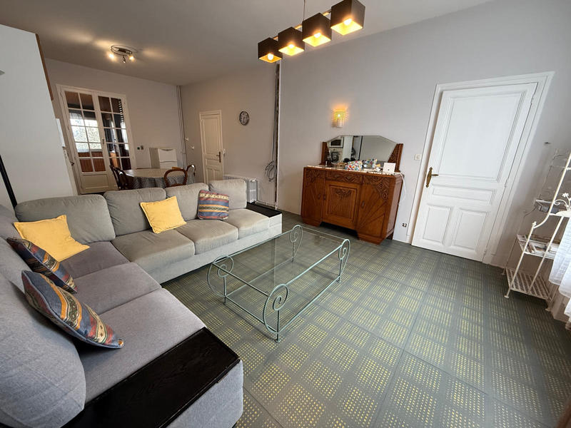 Maison - 221 m² - 8 pièces