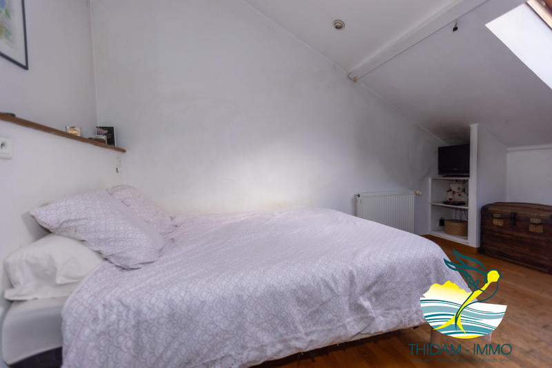 Maison traditionnelle - 232 m² - 10 pièces