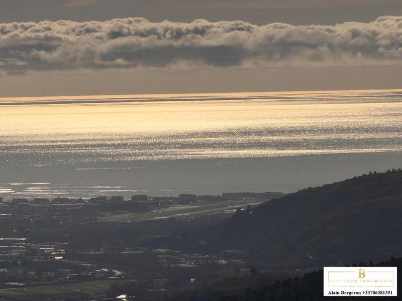 Maison - 235 m² - 5 pièces