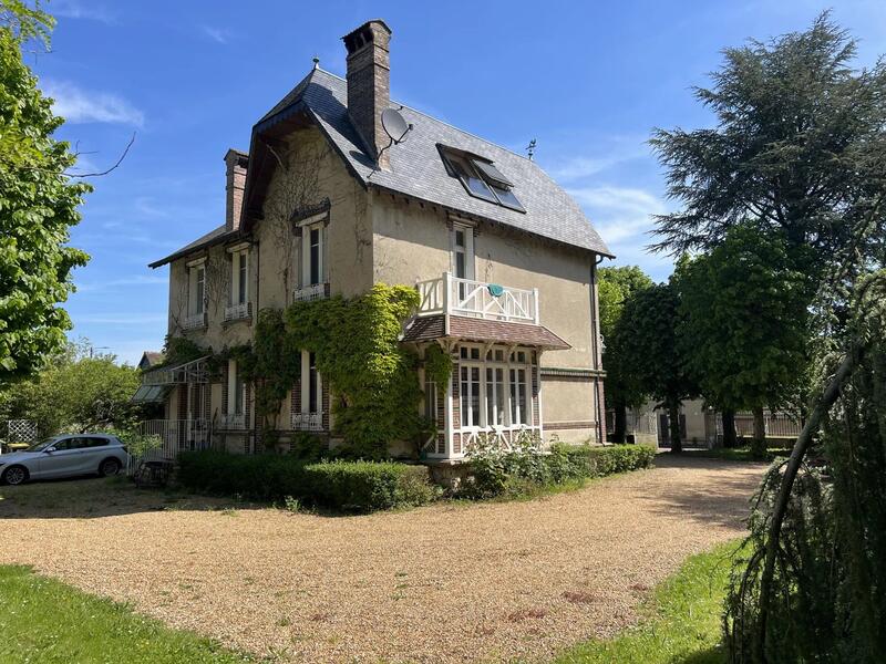 Maison - 180 m² - 7 pièces