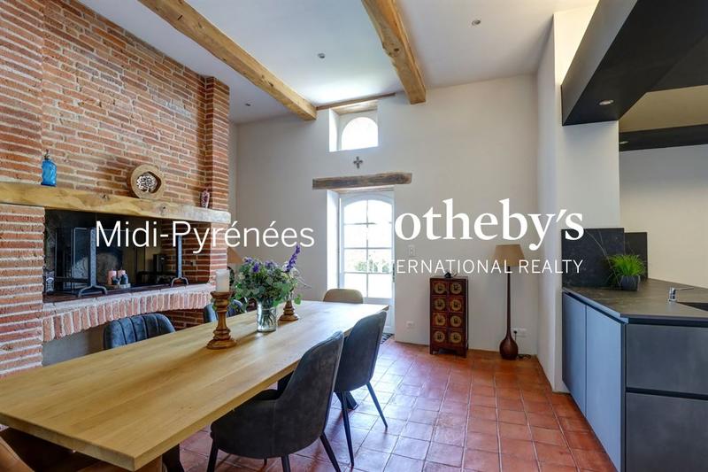 Maison - 730 m² - 14 pièces