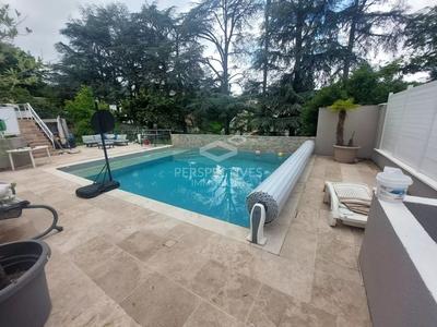 Maison - 243 m² - 8 pièces