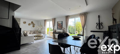 Maison - 212 m² - 8 pièces