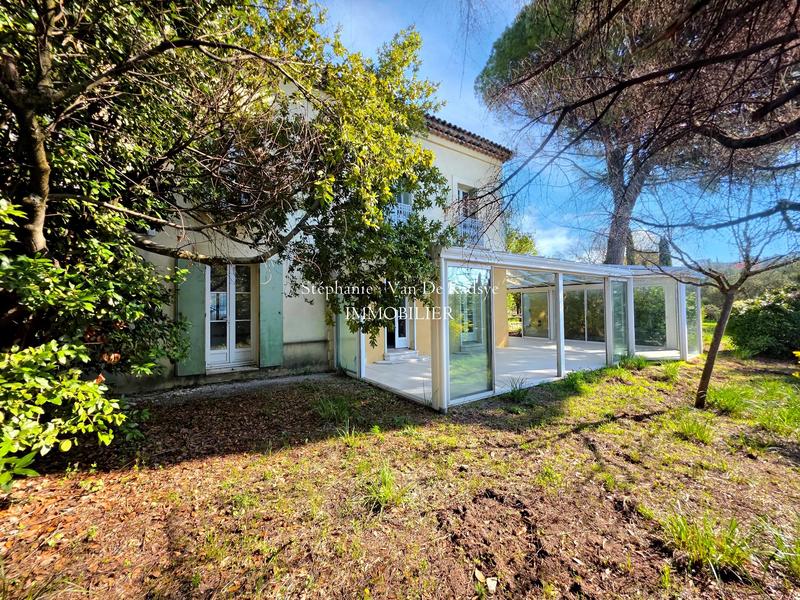 Propriété - 209 m² - 6 pièces