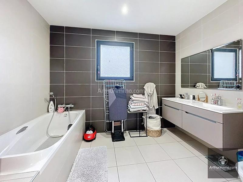 Maison - 185 m² - 7 pièces