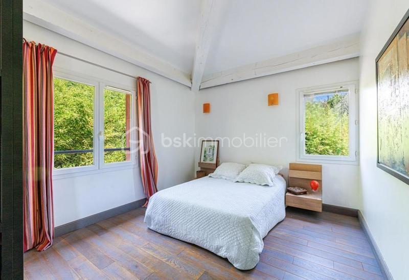 Maison - 256 m² - 6 pièces