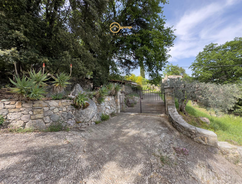 Propriété - 200 m² - 8 pièces