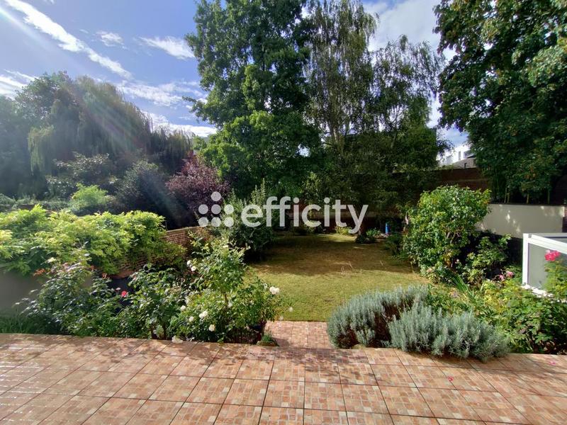 Maison - 270 m² - 11 pièces