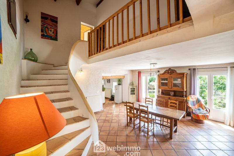 Maison - 245 m² - 9 pièces