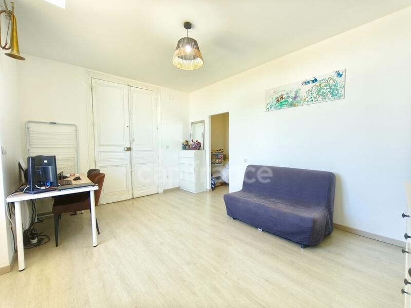 Maison - 215 m² - 6 pièces