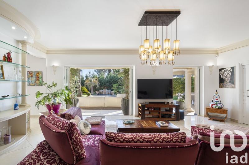 Maison - 300 m² - 8 pièces