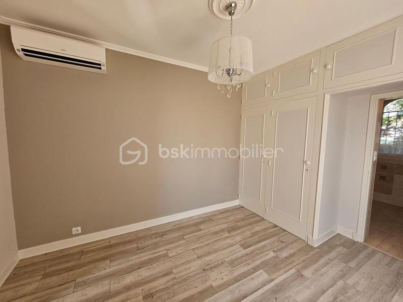 Maison traditionnelle - 184 m² - 6 pièces