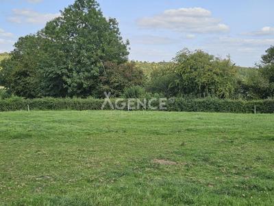 Terrain constructible - 681 m²