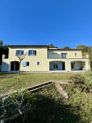 Villa - 305 m² - 10 pièces