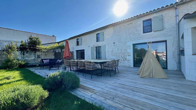 Maison - 207 m² - 9 pièces