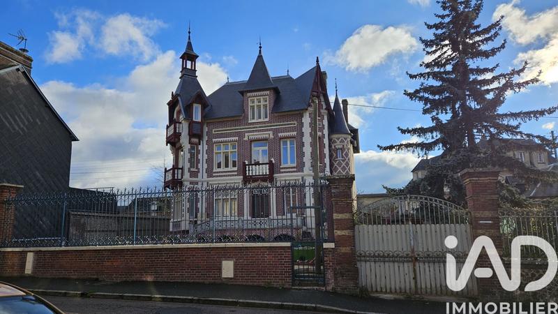 Maison - 378 m² - 13 pièces