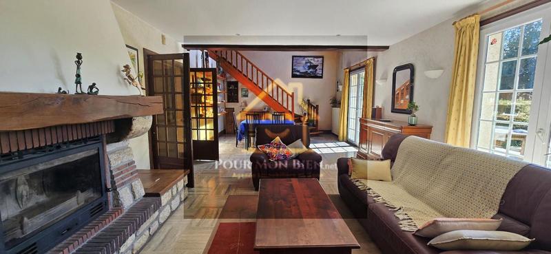 Propriété - 250 m² - 6 pièces