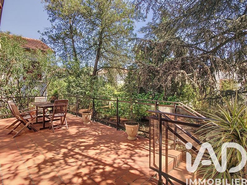 Maison - 260 m² - 10 pièces