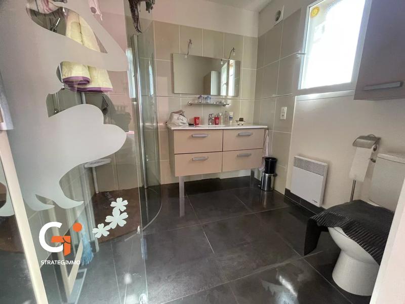 Maison - 220 m² - 8 pièces