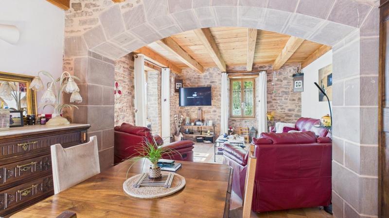 Maison - 240 m² - 8 pièces