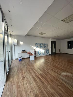 Local commercial - 90 m² - 4 pièces