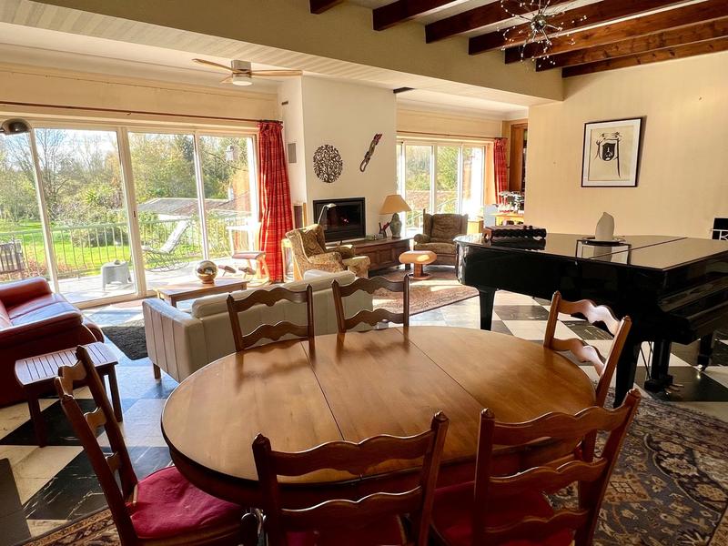 Maison - 362 m² - 11 pièces