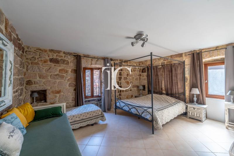 Maison de village - 274 m² - 9 pièces