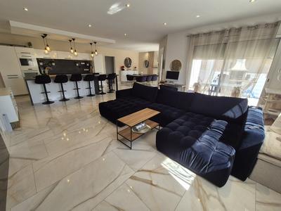 Maison - 123 m² - 4 pièces