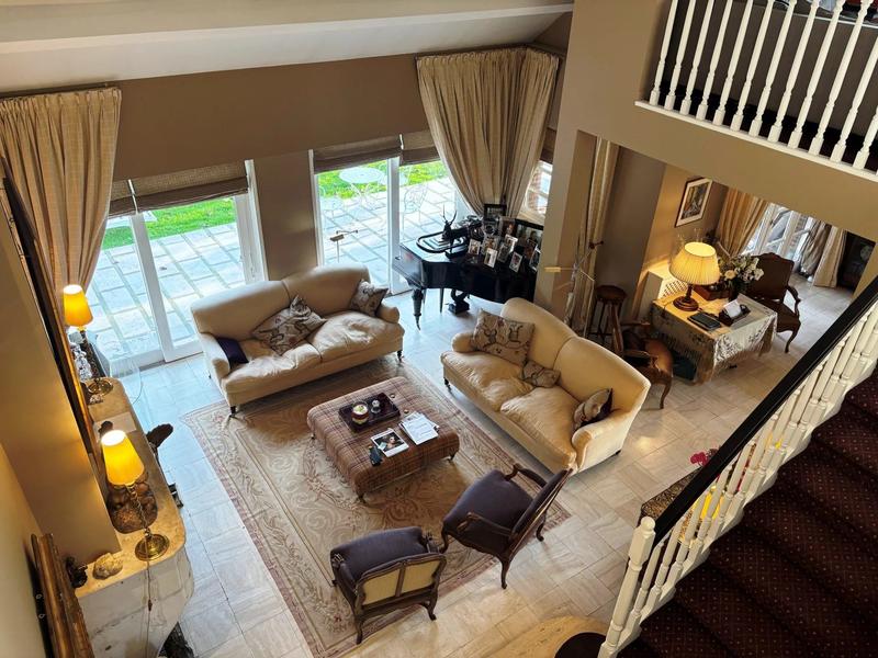 Maison - 275 m² - 12 pièces