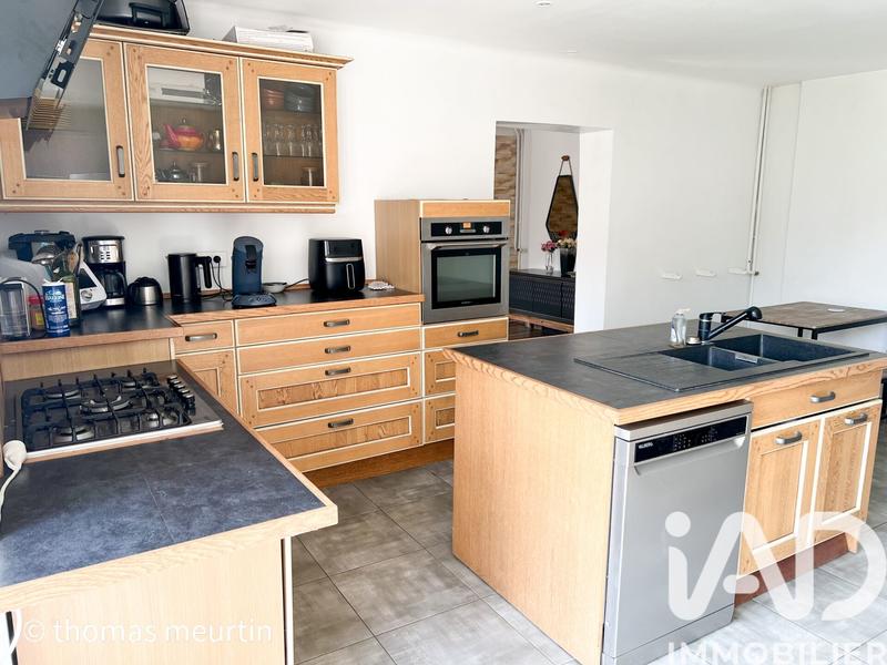 Maison - 256 m² - 8 pièces