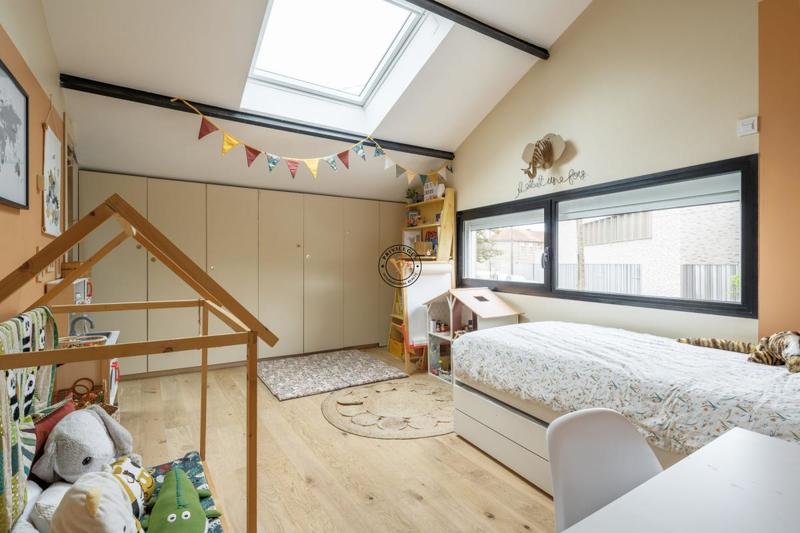 Maison - 252 m² - 9 pièces