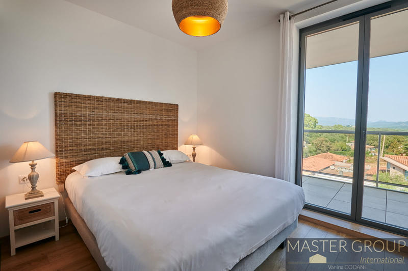 Appartement - 80 m² - 3 pièces