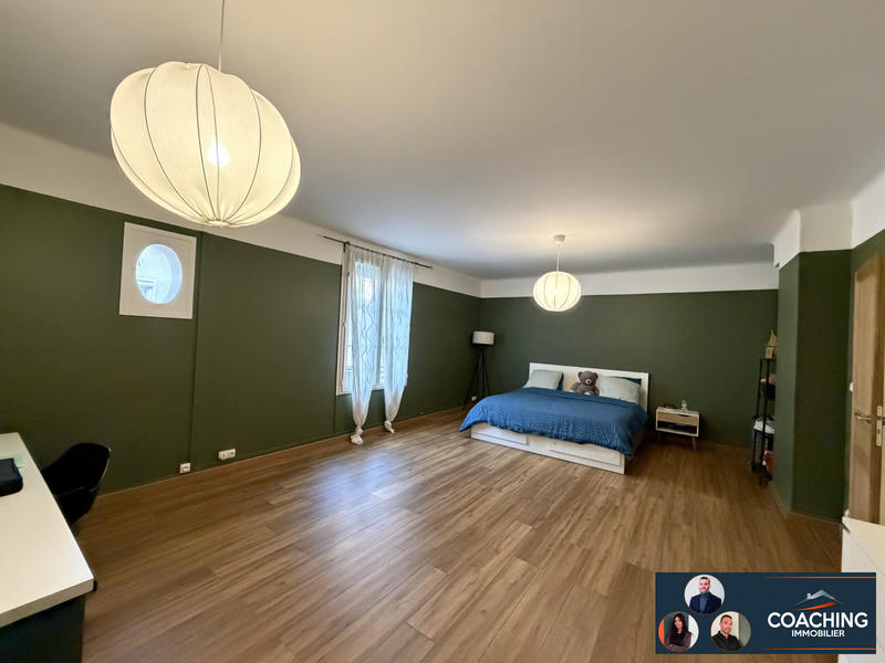 Maison - 205 m² - 7 pièces