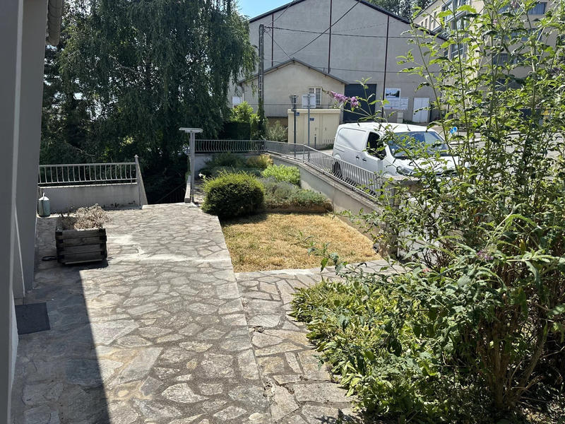 Maison - 181 m² - 9 pièces