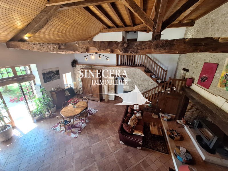 Maison - 230 m² - 8 pièces