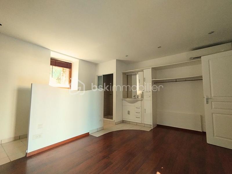 Maison - 232 m² - 7 pièces