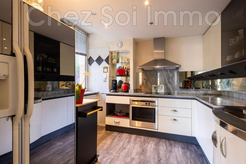Appartement - 143 m² - 5 pièces