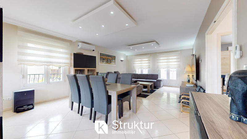 Maison - 247 m² - 7 pièces