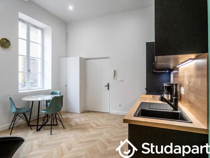 Chambre - 9 m² - 1 pièce