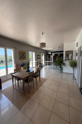 Villa - 208 m² - 4 pièces