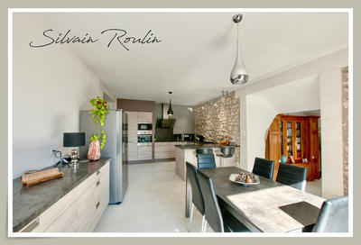 Maison - 282 m² - 8 pièces